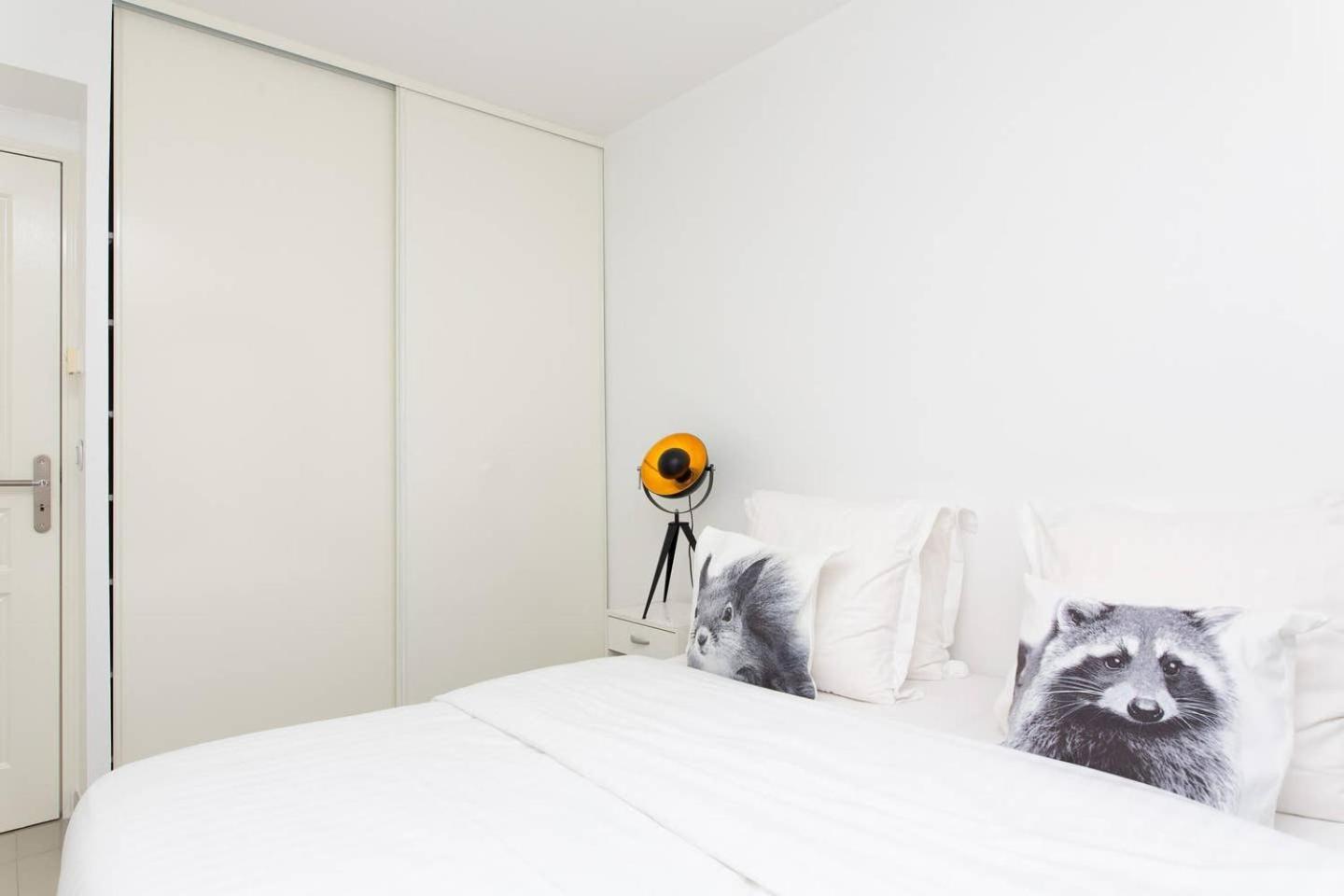 Apartment Martinez Area: Modern 3 Bedrooms W/ Terrace *