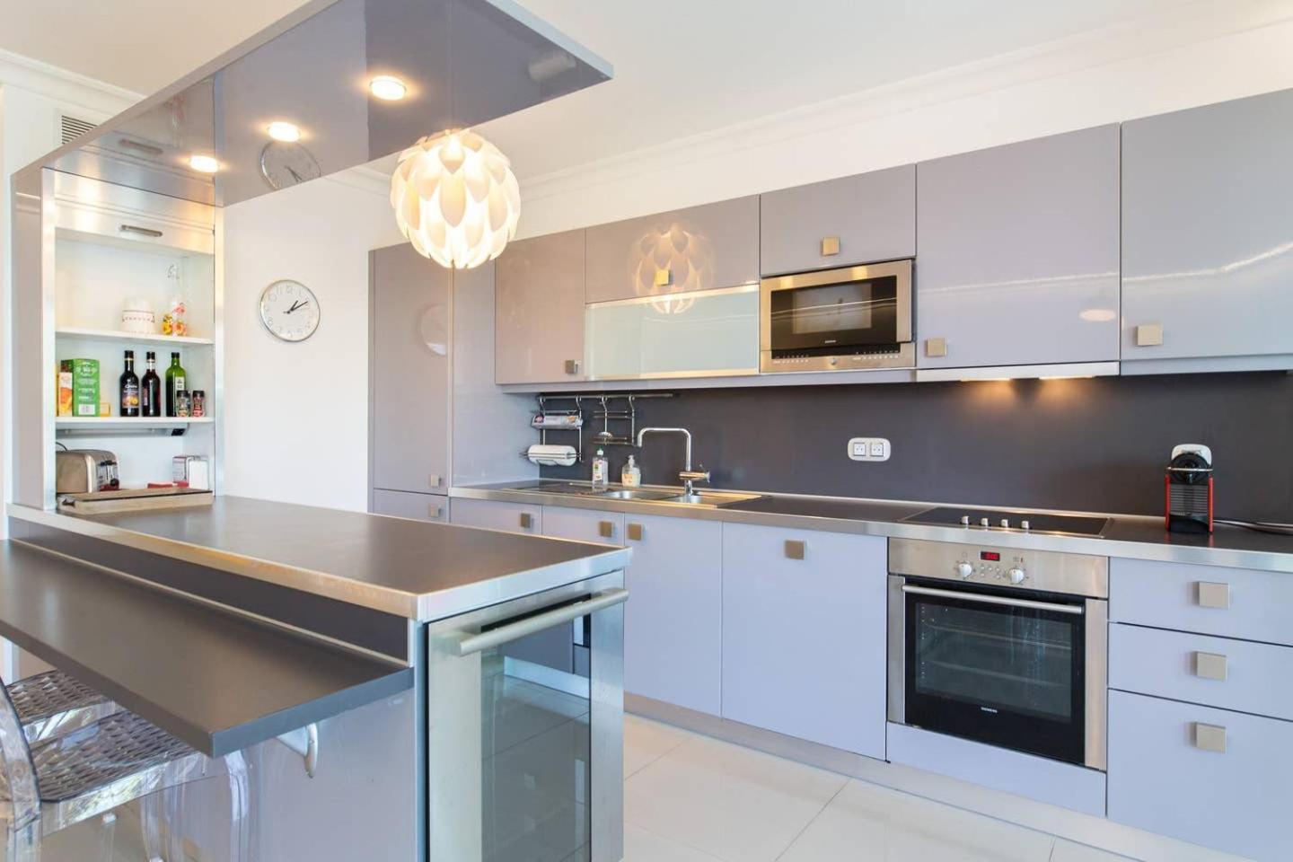Apartment Martinez Area: Modern 3 Bedrooms W/ Terrace