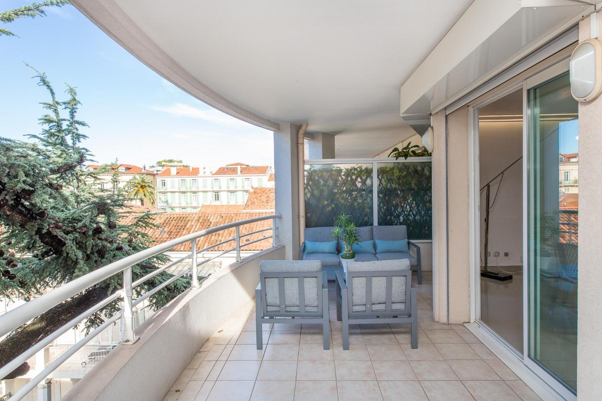 Apartment Martinez Area: Modern 3 Bedrooms W/ Terrace *