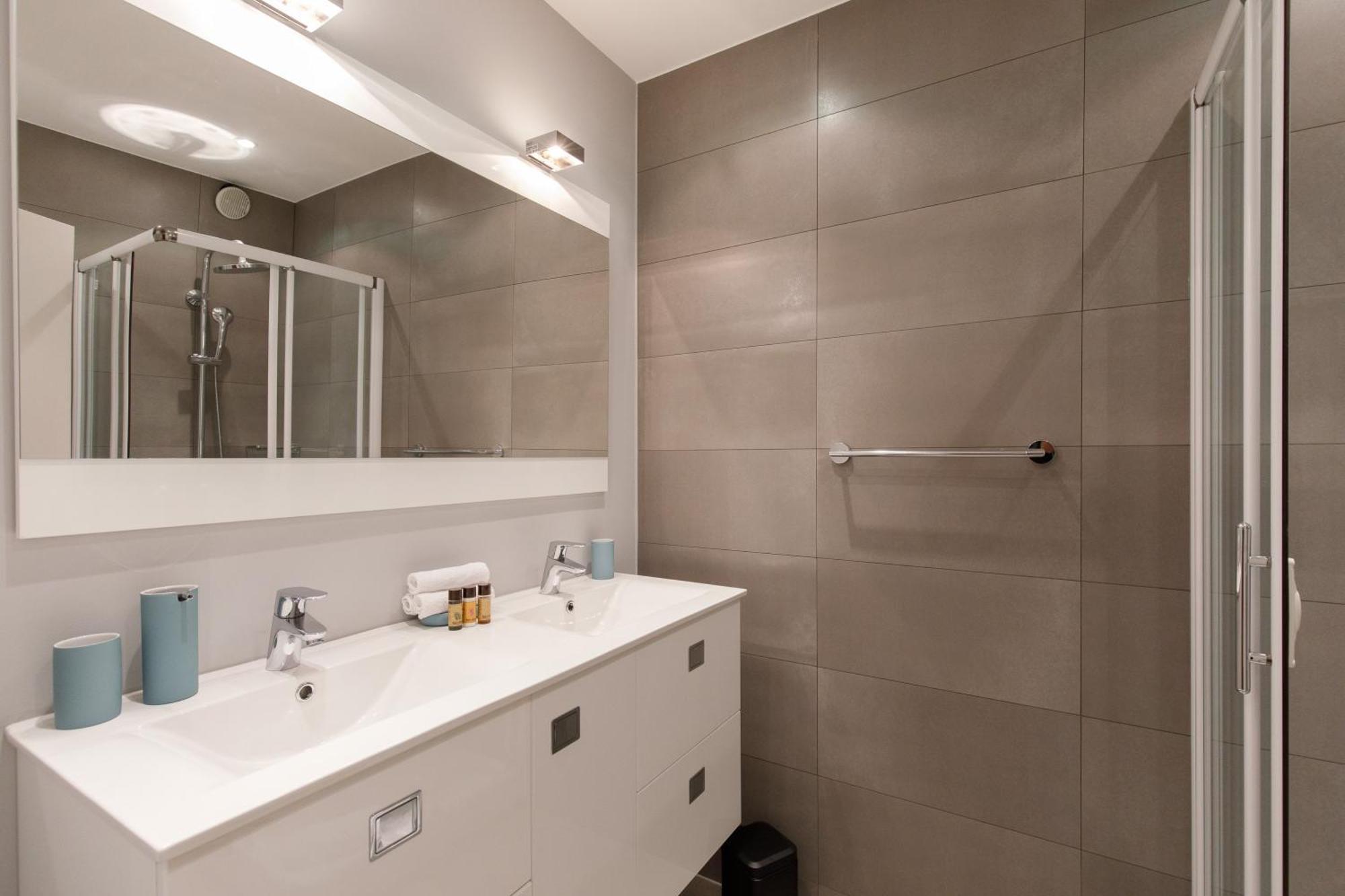 Apartment Gray D'albion 2c4 Yourhosthelper