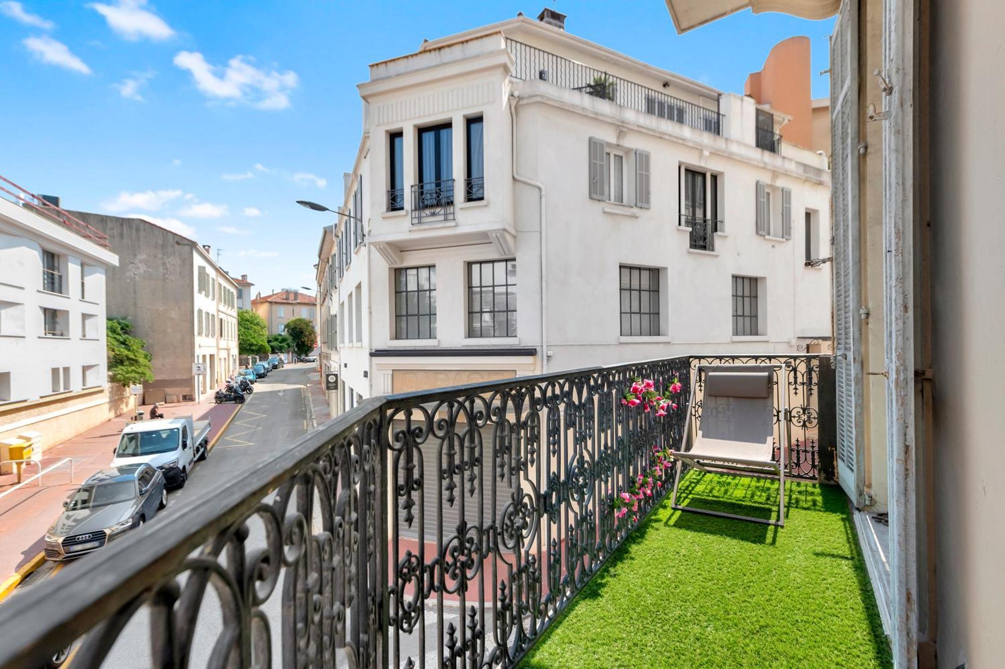 Le Borniol, Splendid 3 Bedrooms Appt, Center