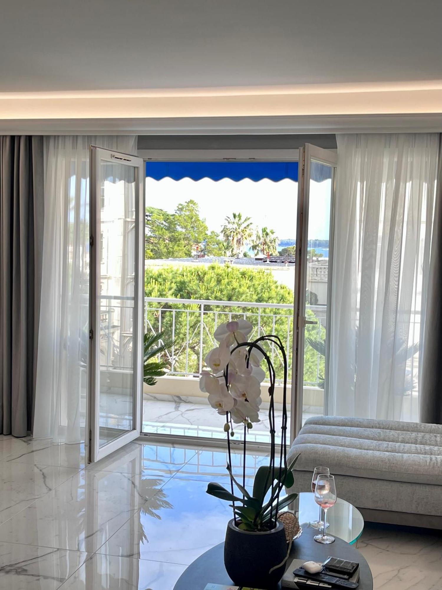 Coral Rouge, You Luxury In Cannes