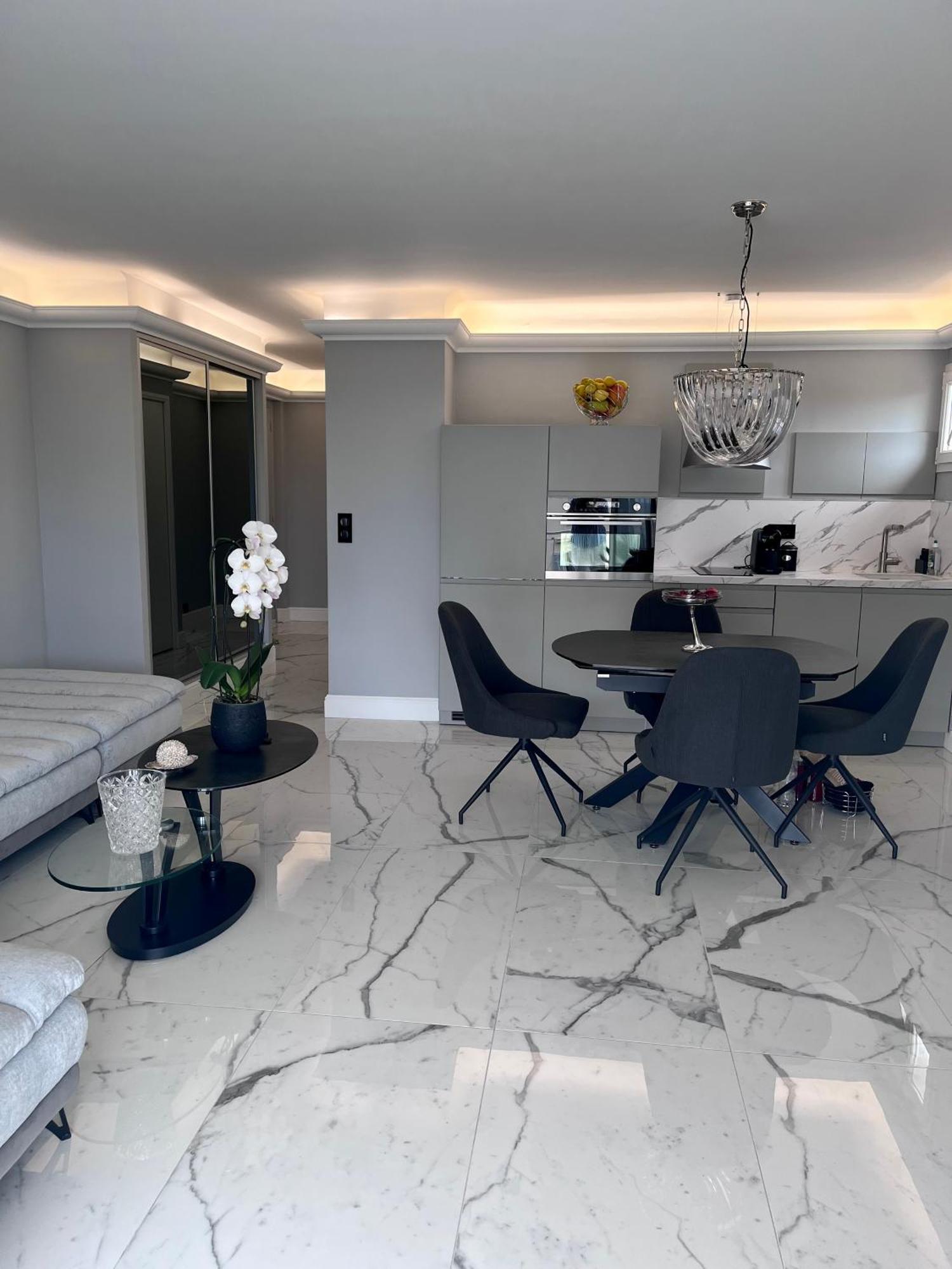 Coral Rouge, You Luxury In Cannes