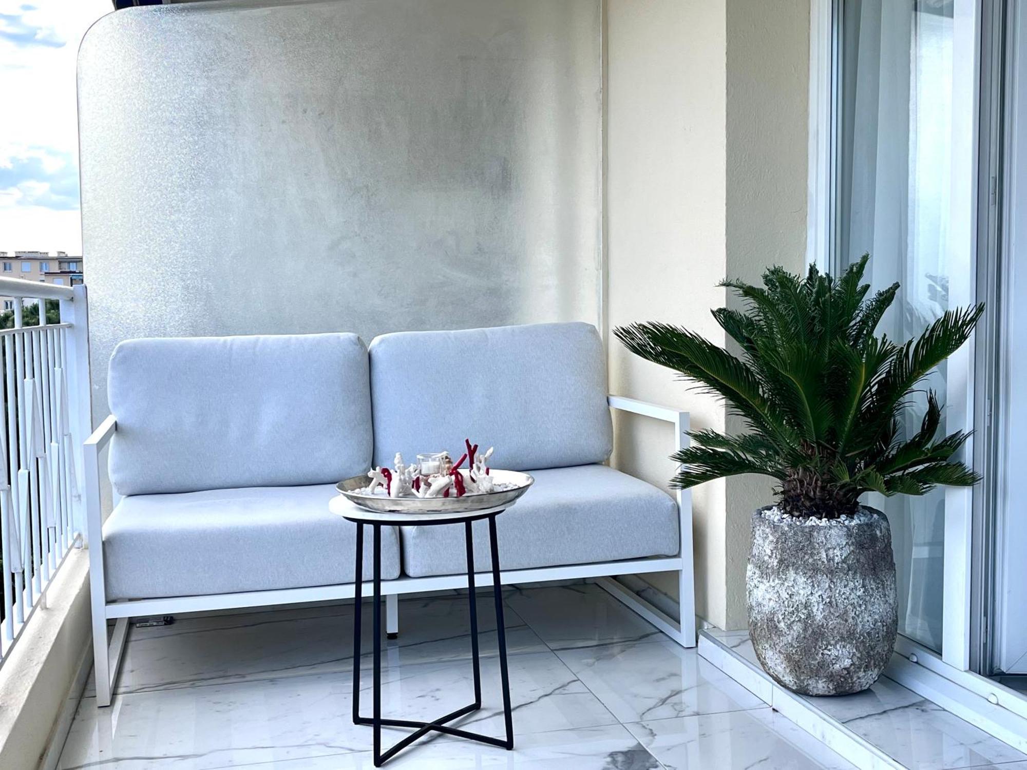 Coral Rouge, You Luxury In