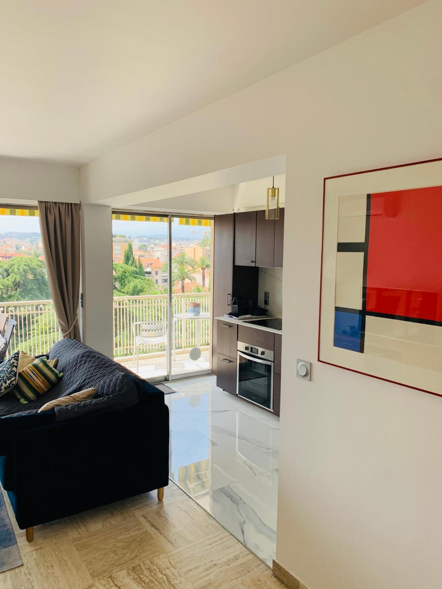 Appartement Belle Terrasse Pres Du Martinez Et Des Plages! *