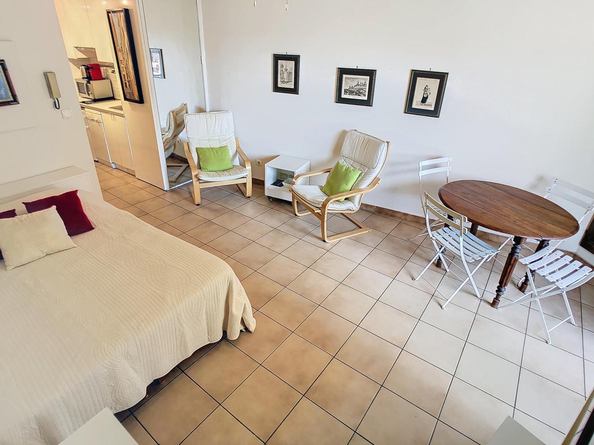 With View On Marche Forville For 2 128 Cannes