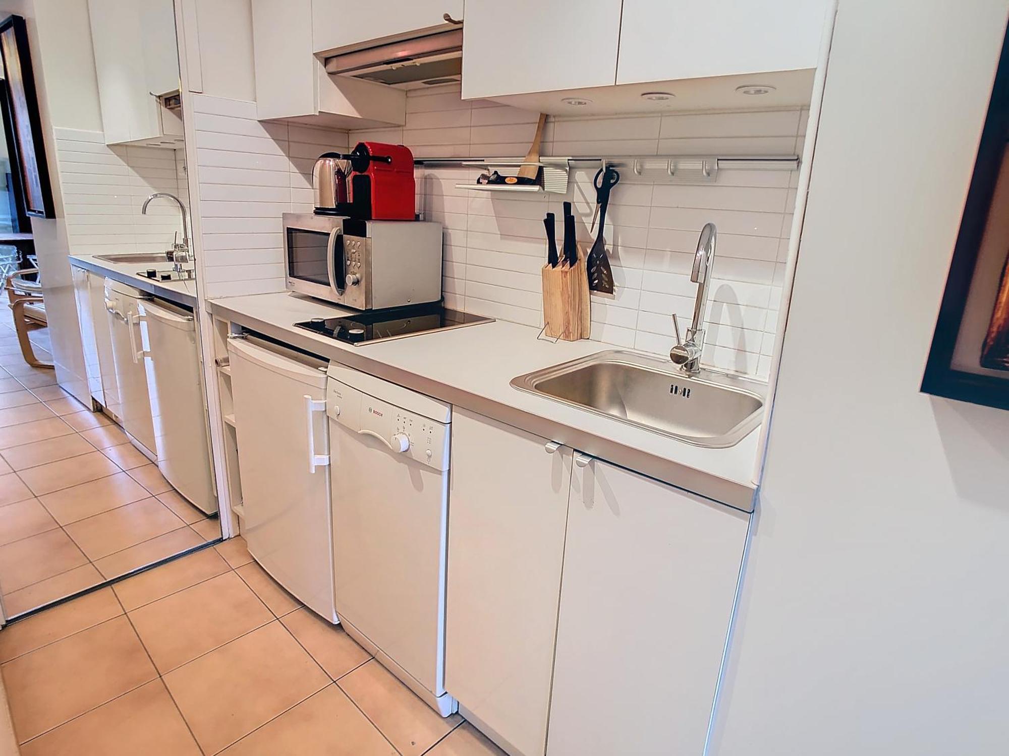 With View On Marche Forville For 2 128 Cannes