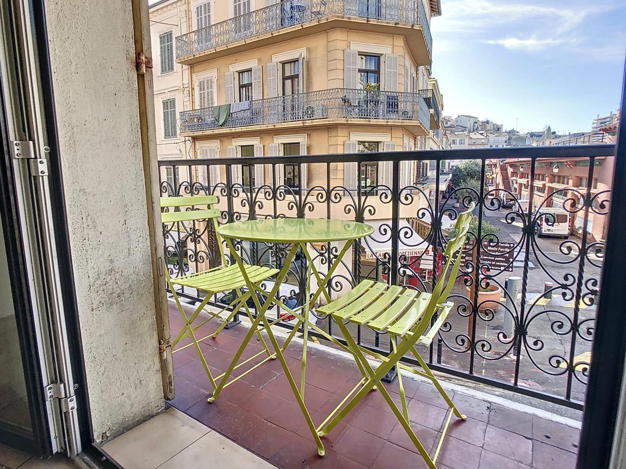 With View On Marche Forville For 2 128 Cannes