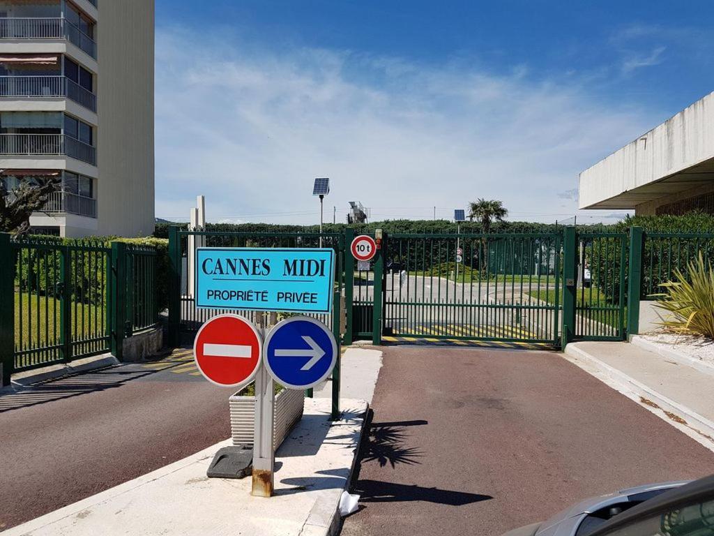 - Front De Cannes