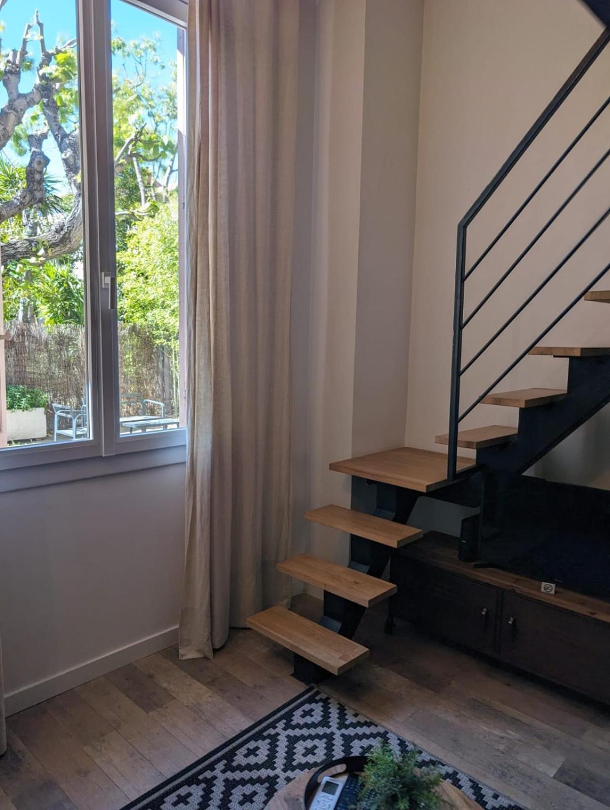 Centre - Superb With Mezzanine Appartement *