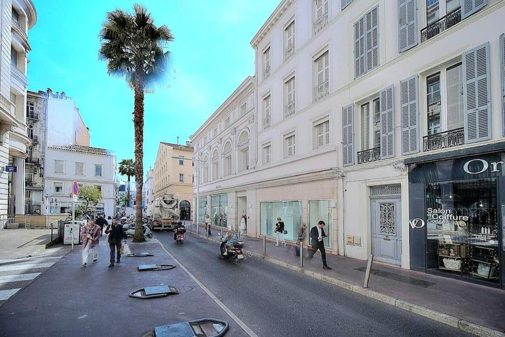 Palais Des Festivals Et Rue D'antibes Charme Mansardes *