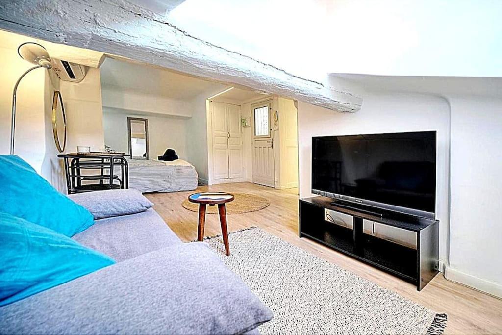 Palais Des Festivals Et Rue D'antibes Charme Mansardes Apartment