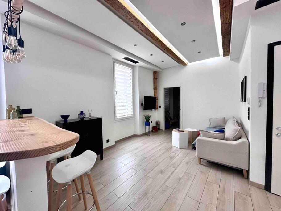 Brand New Flat By The Beach, In Old Town Apartment *