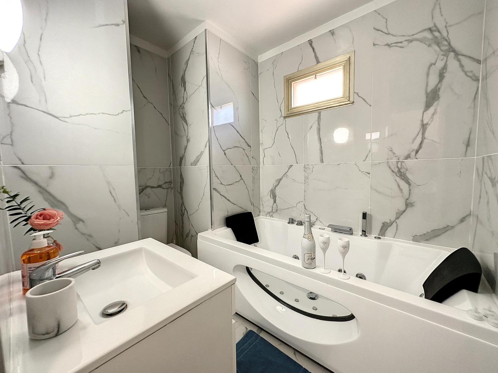 Evasion : Baignoire Spa, Ac, Wifi, Netflix * Cannes
