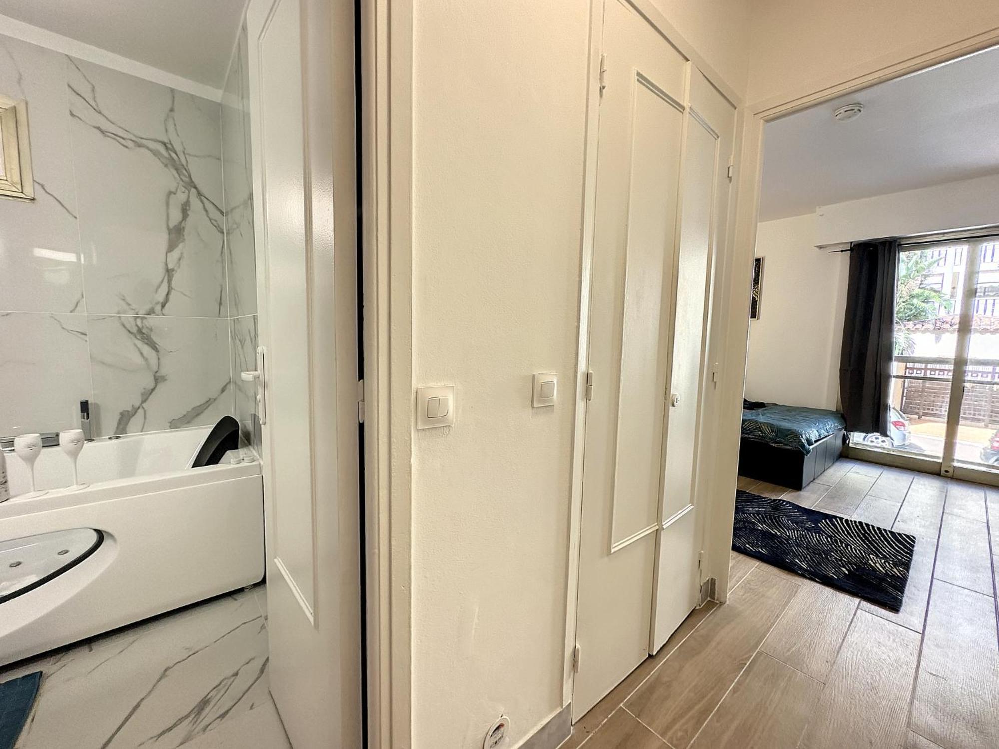 Apartment Evasion : Baignoire Spa, Ac, Wifi, Netflix