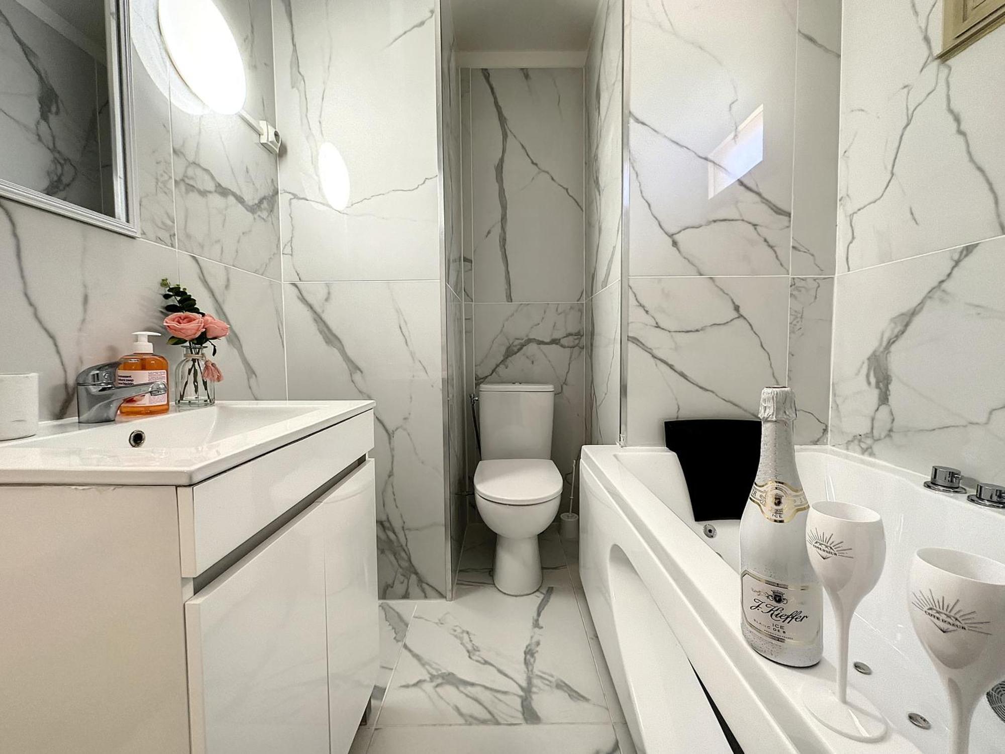 Apartment Evasion : Baignoire Spa, Ac, Wifi, Netflix *