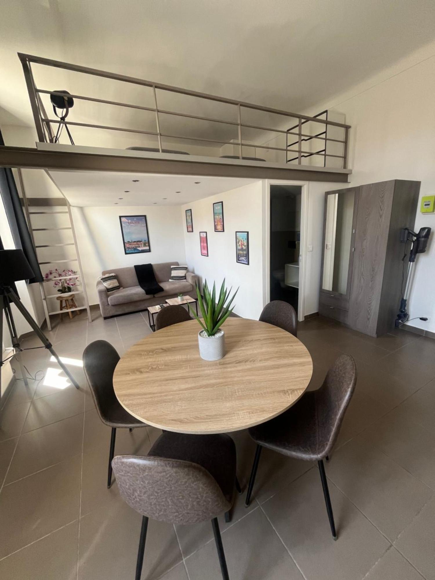 Loft Chaleureux - Climatisation - Wifi - 650 M Du Palais Des Festivals, Apartment Cannes