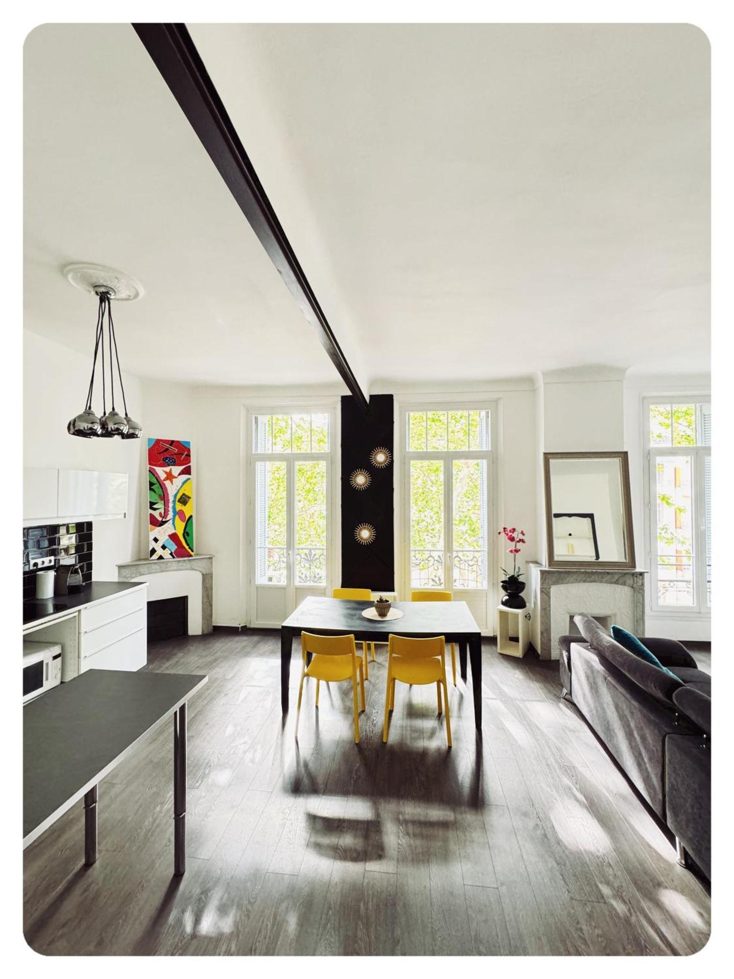 Bourgeois A 5 Min A Pied Du Centre Apartment
