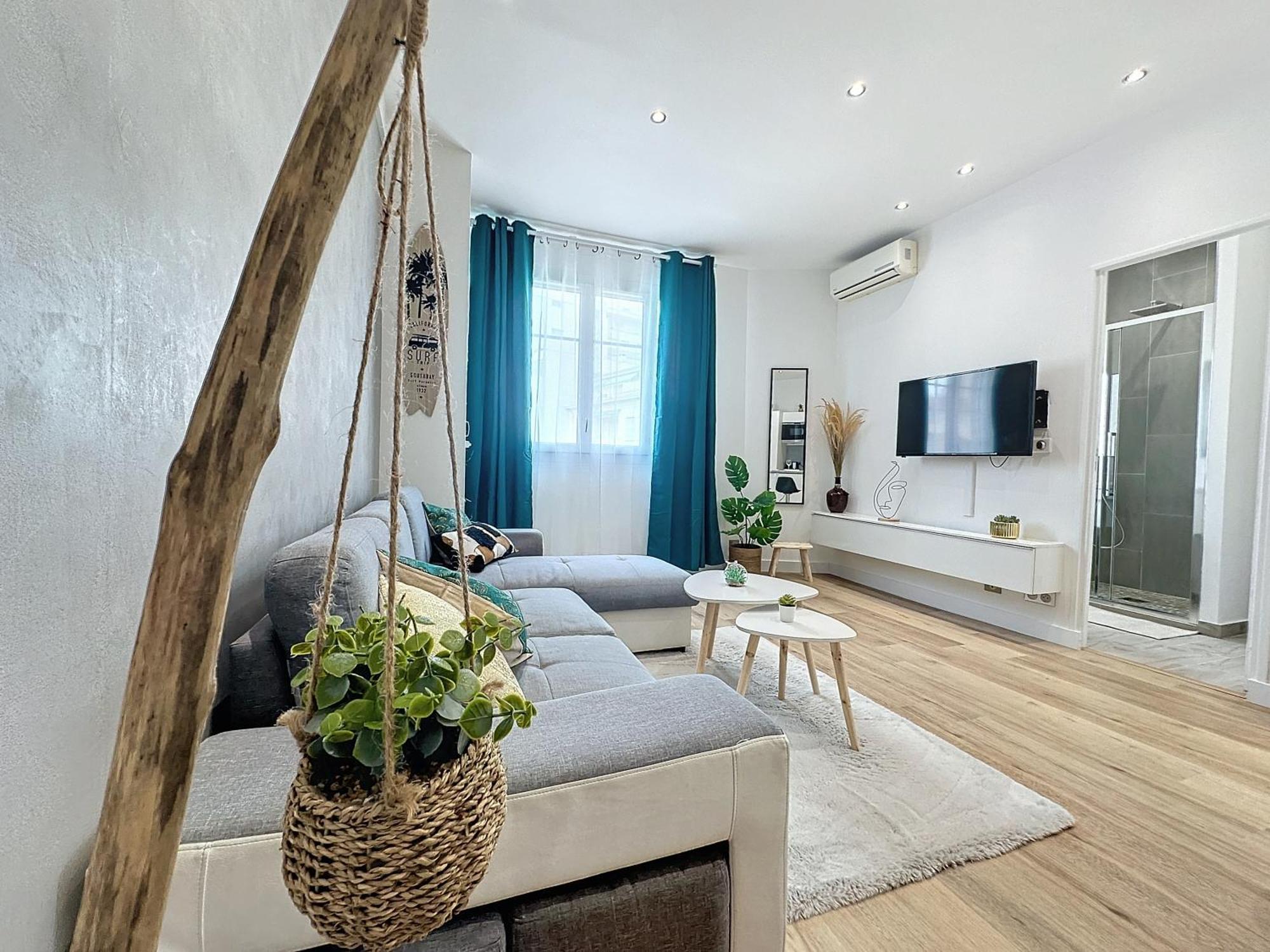 2 Bedroom Centre-ville *