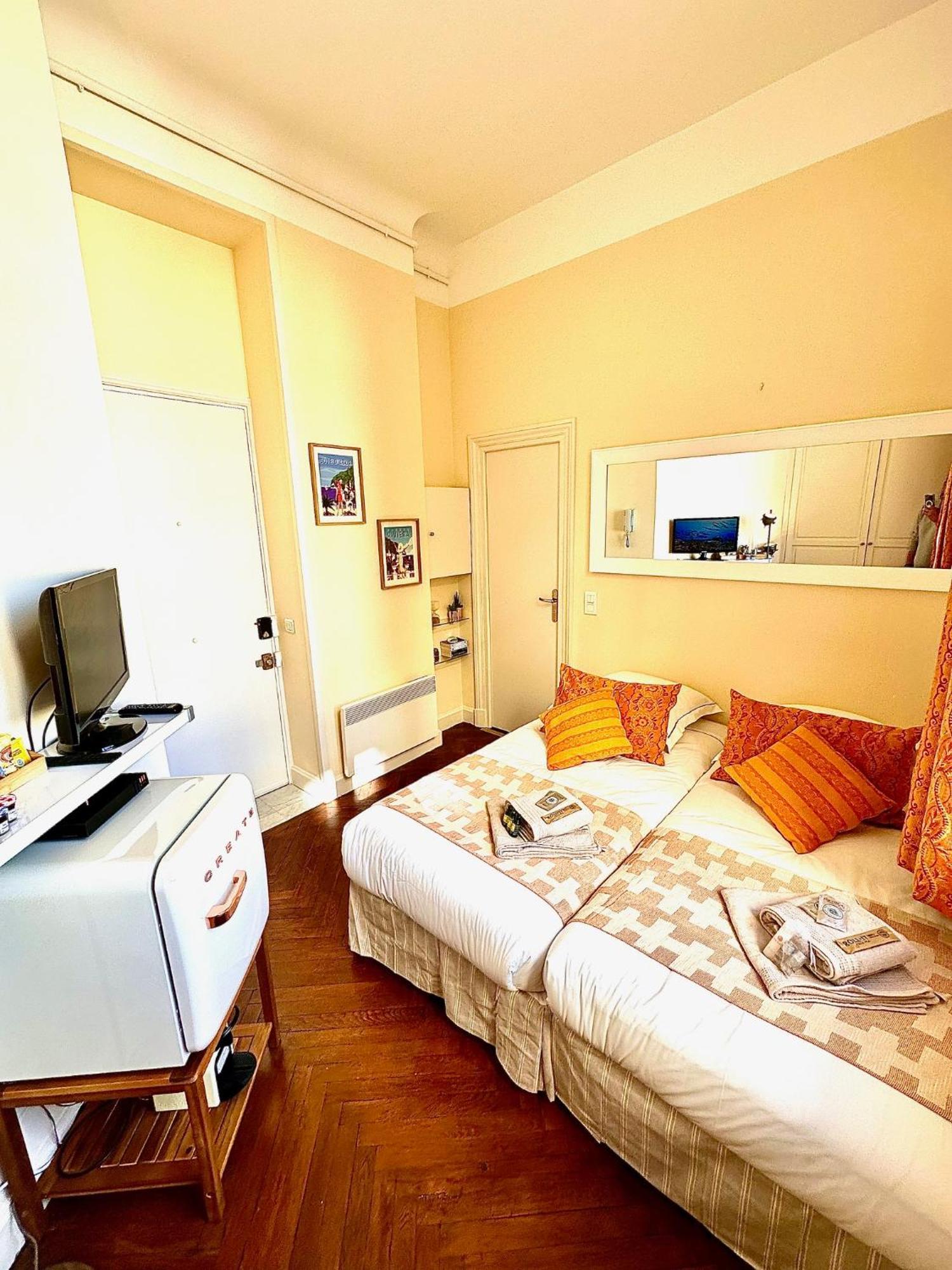 Studio Au Calme A Deux Pas Du Palais Des Festivals Apartment