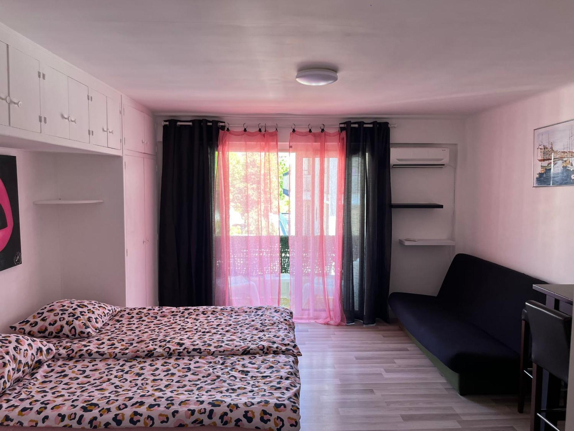 Studio Modern Apartment *