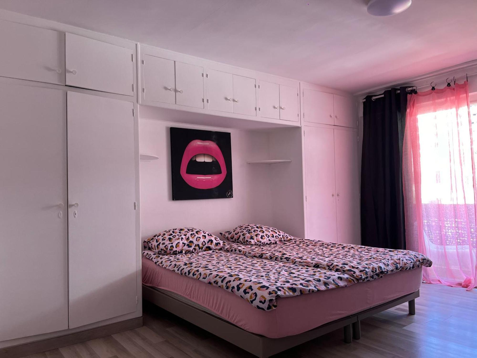 Studio Modern *