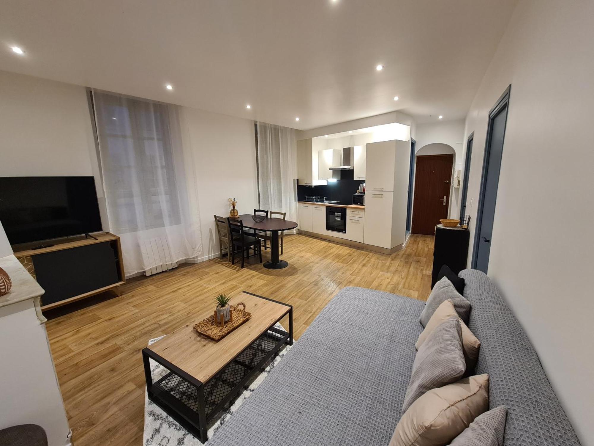 Logement 2 Centre - 2 Bedroom Apartement Center Plage Et Mer Apartment *