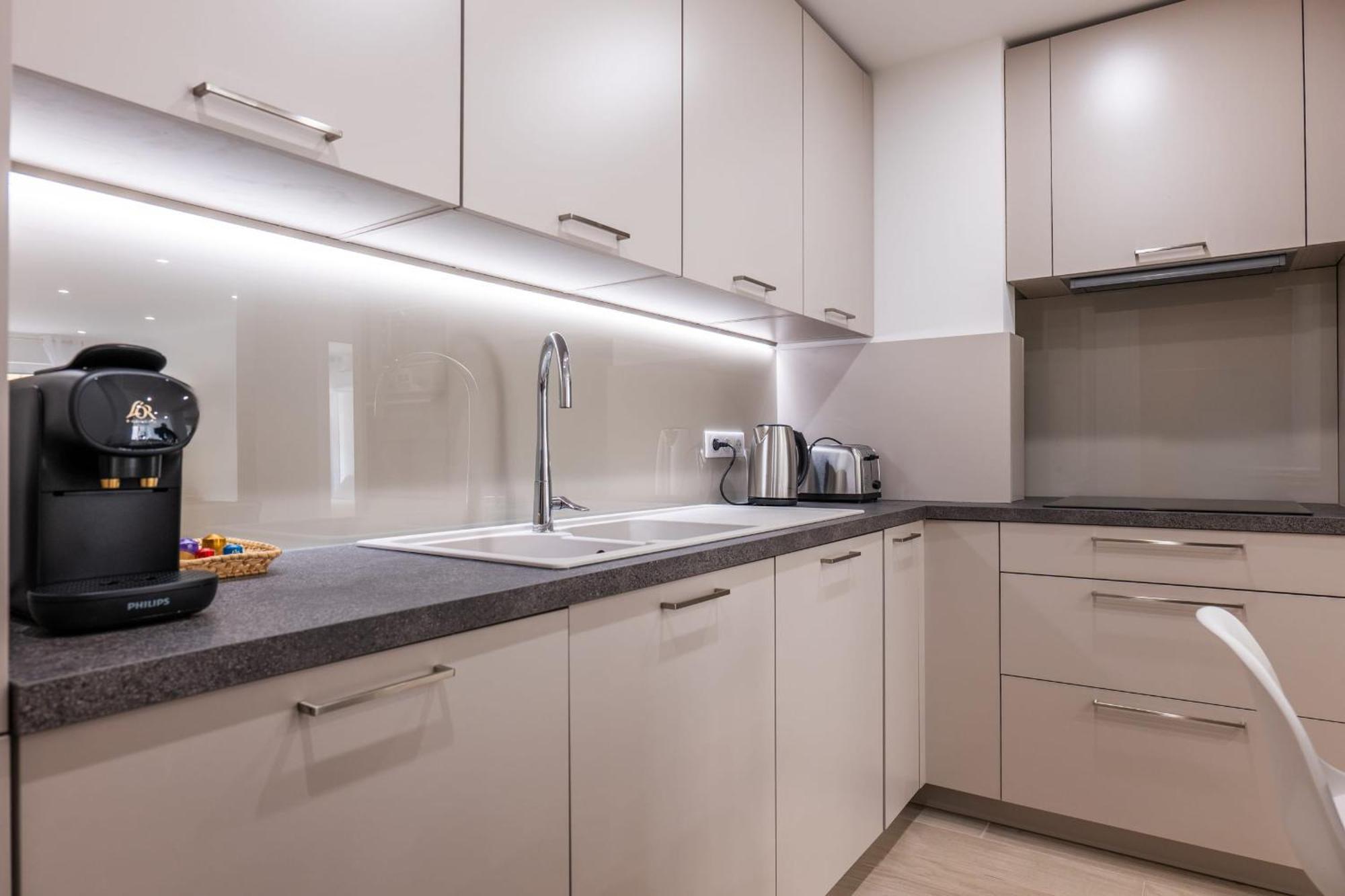 Apartment 2 Bedrooms With Terrace 100 Metres From The Sea