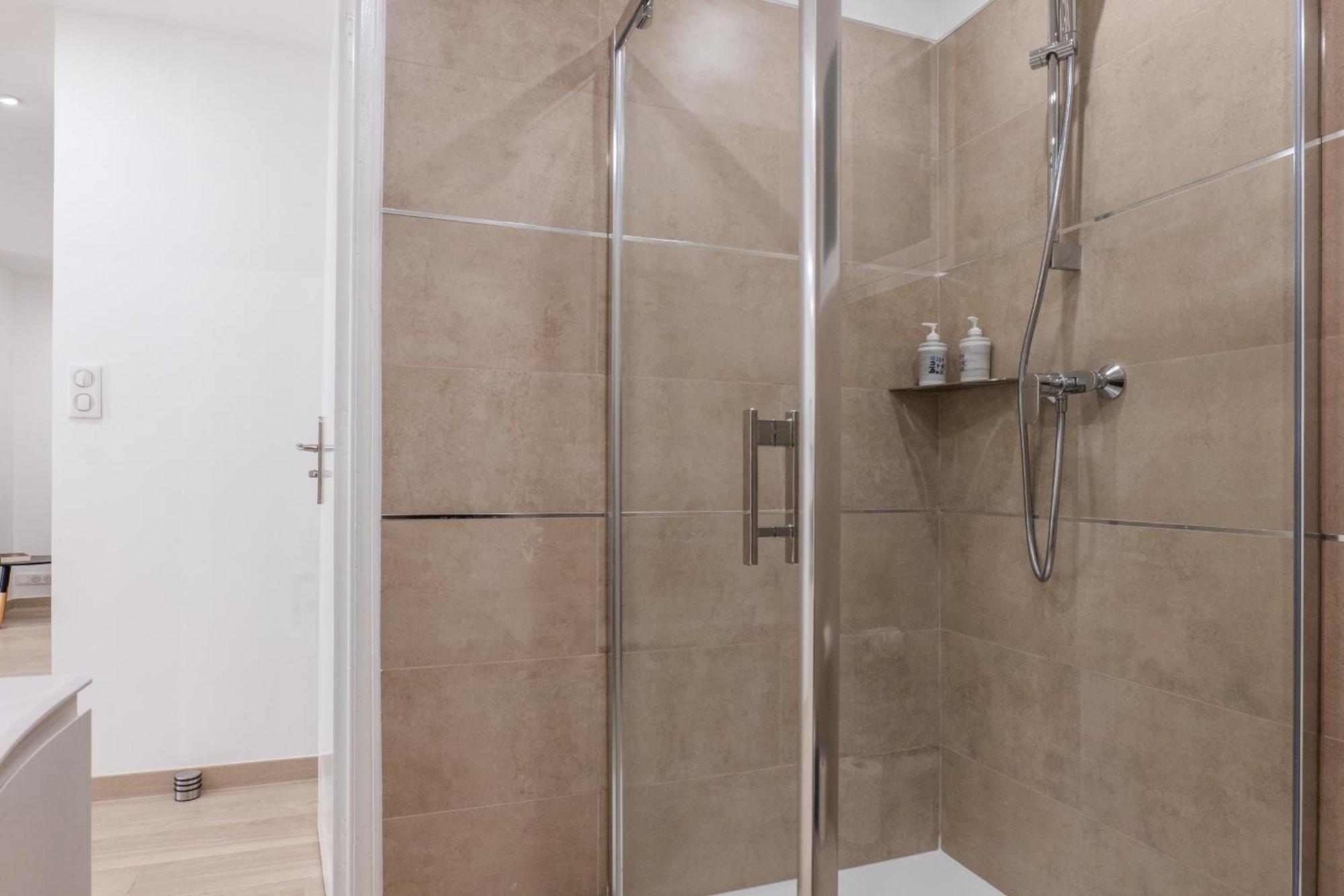 2 Bedrooms With Terrace 100 Metres From The Sea * Cannes