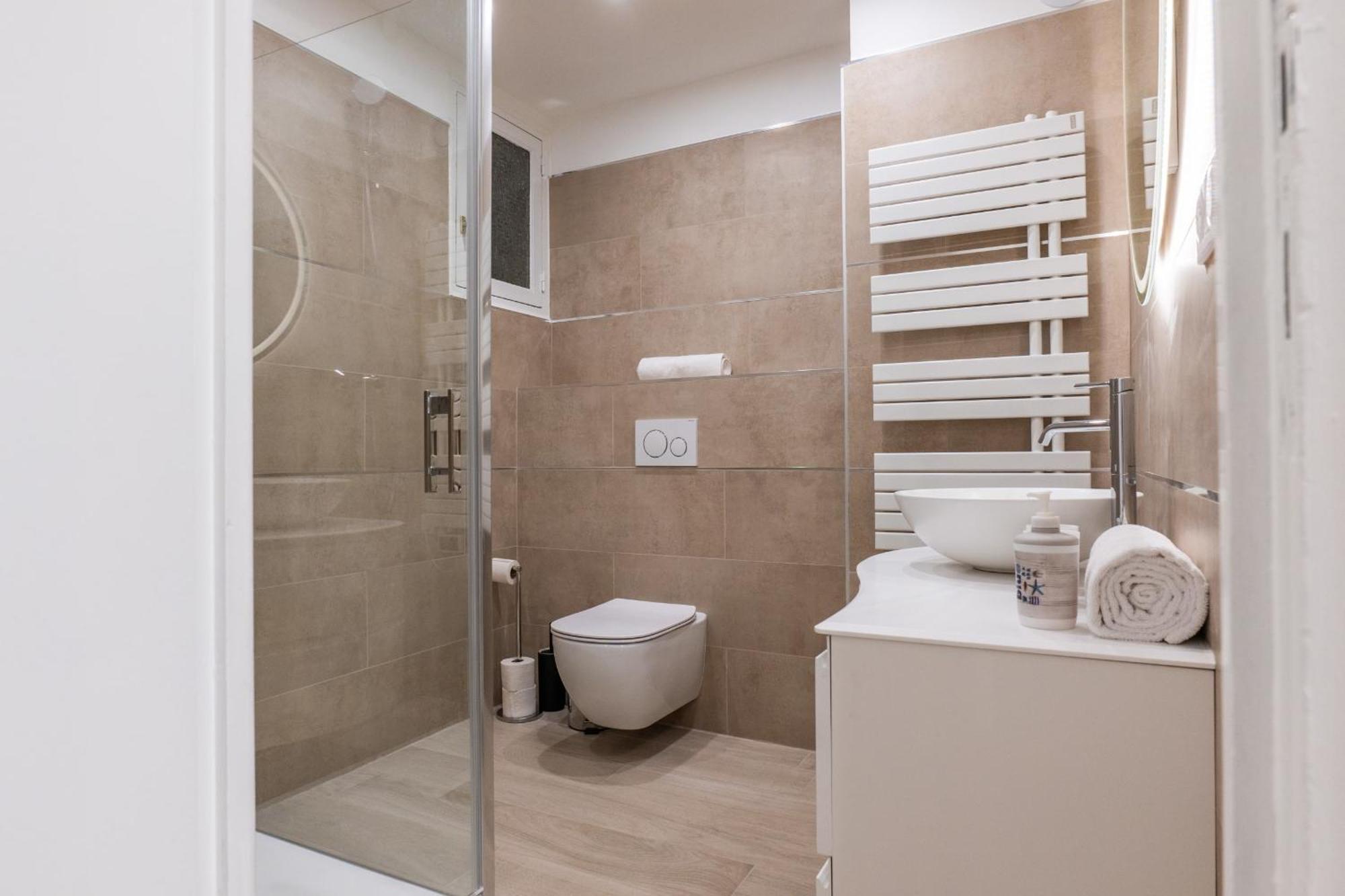 Apartment 2 Bedrooms With Terrace 100 Metres From The Sea