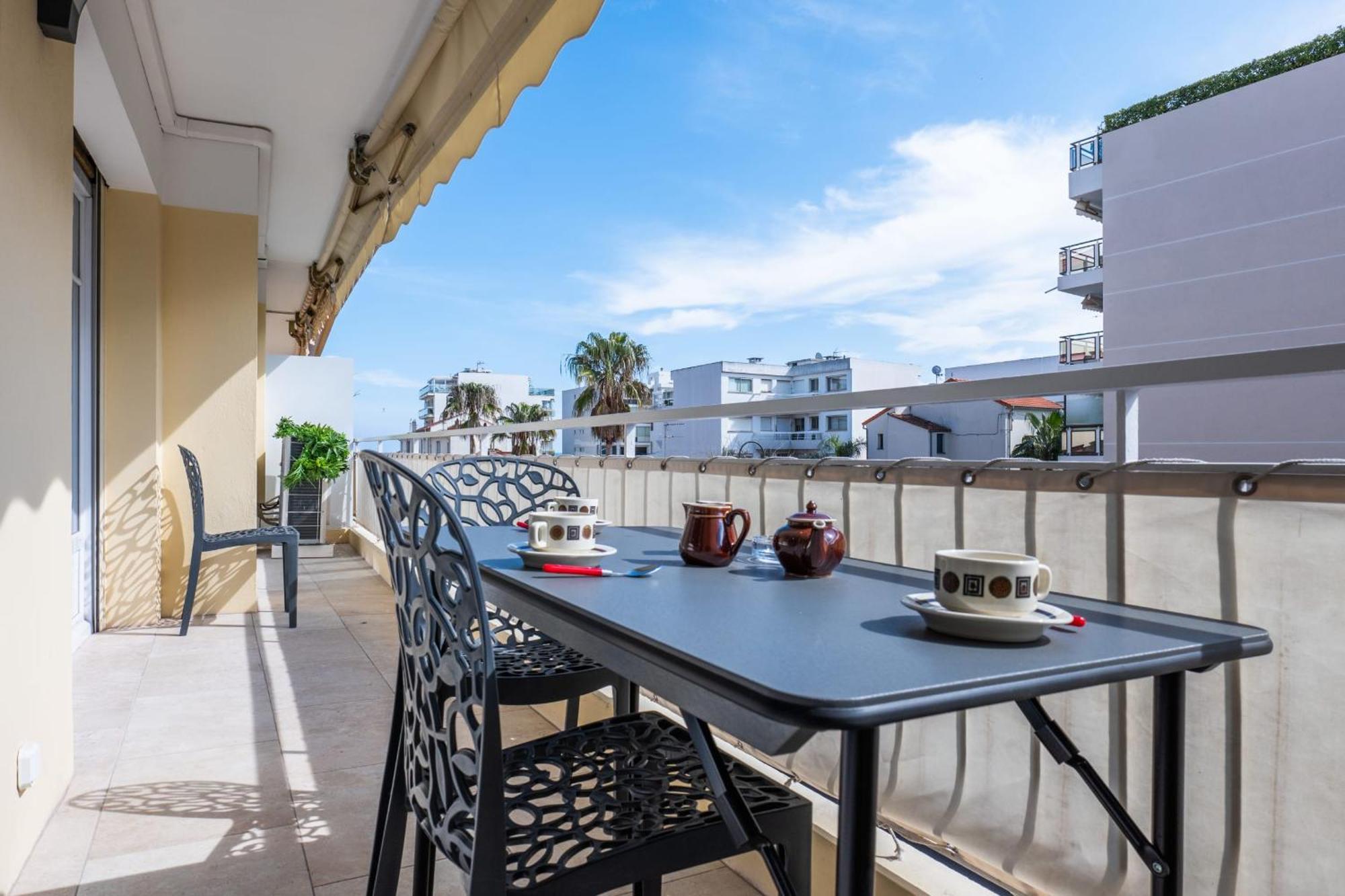 2 Bedrooms With Terrace 100 Metres From The Sea *