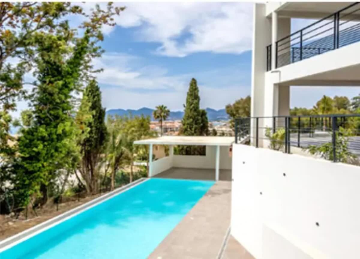 B002 - Superbe Avec Vue Et Piscine Appartement *