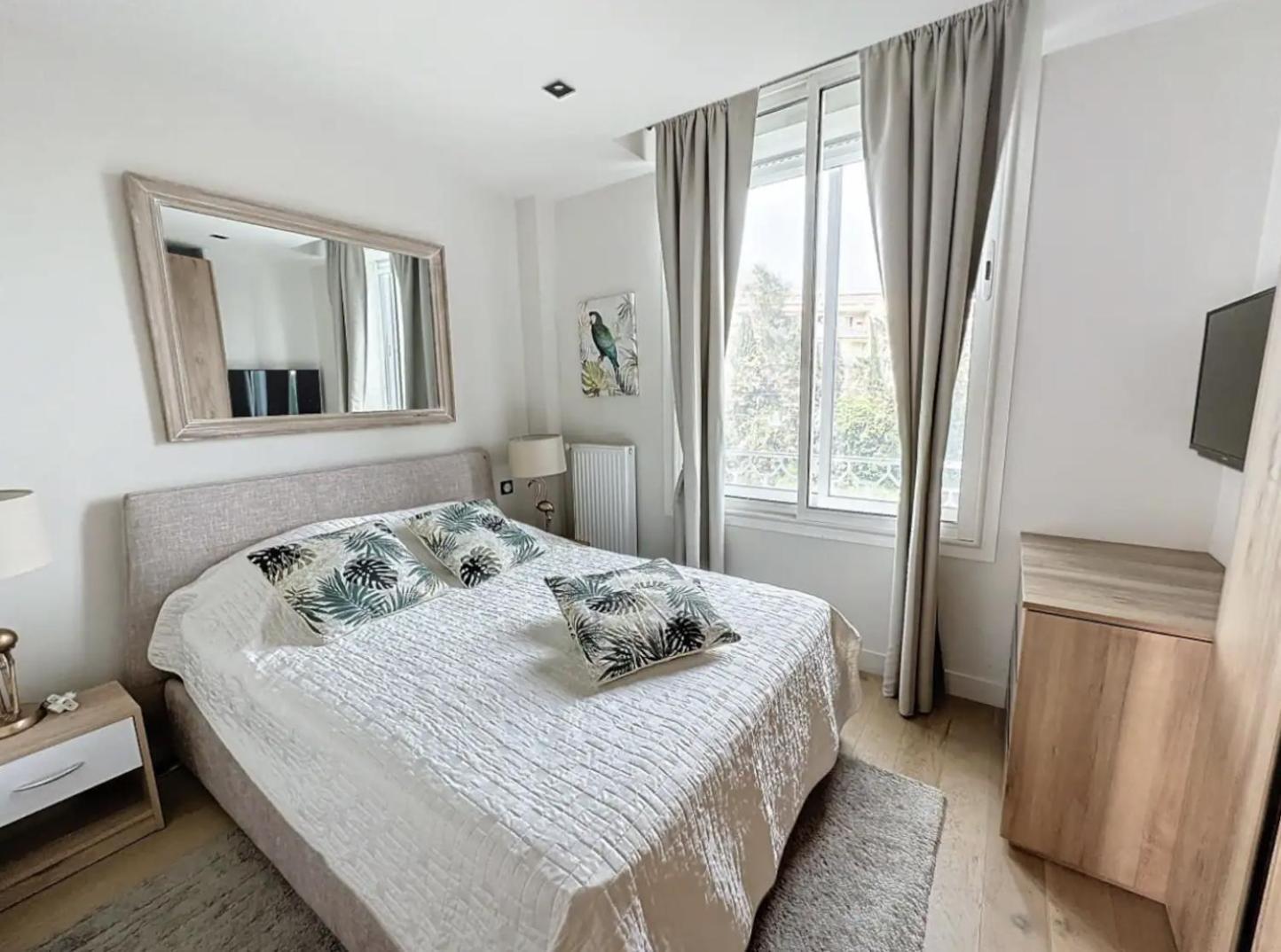 Apartment Luxurious 3-bedroom With Stunning Sea View *