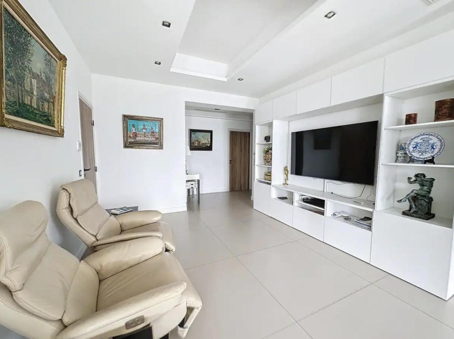 Apartment Luxurious 3-bedroom With Stunning Sea View