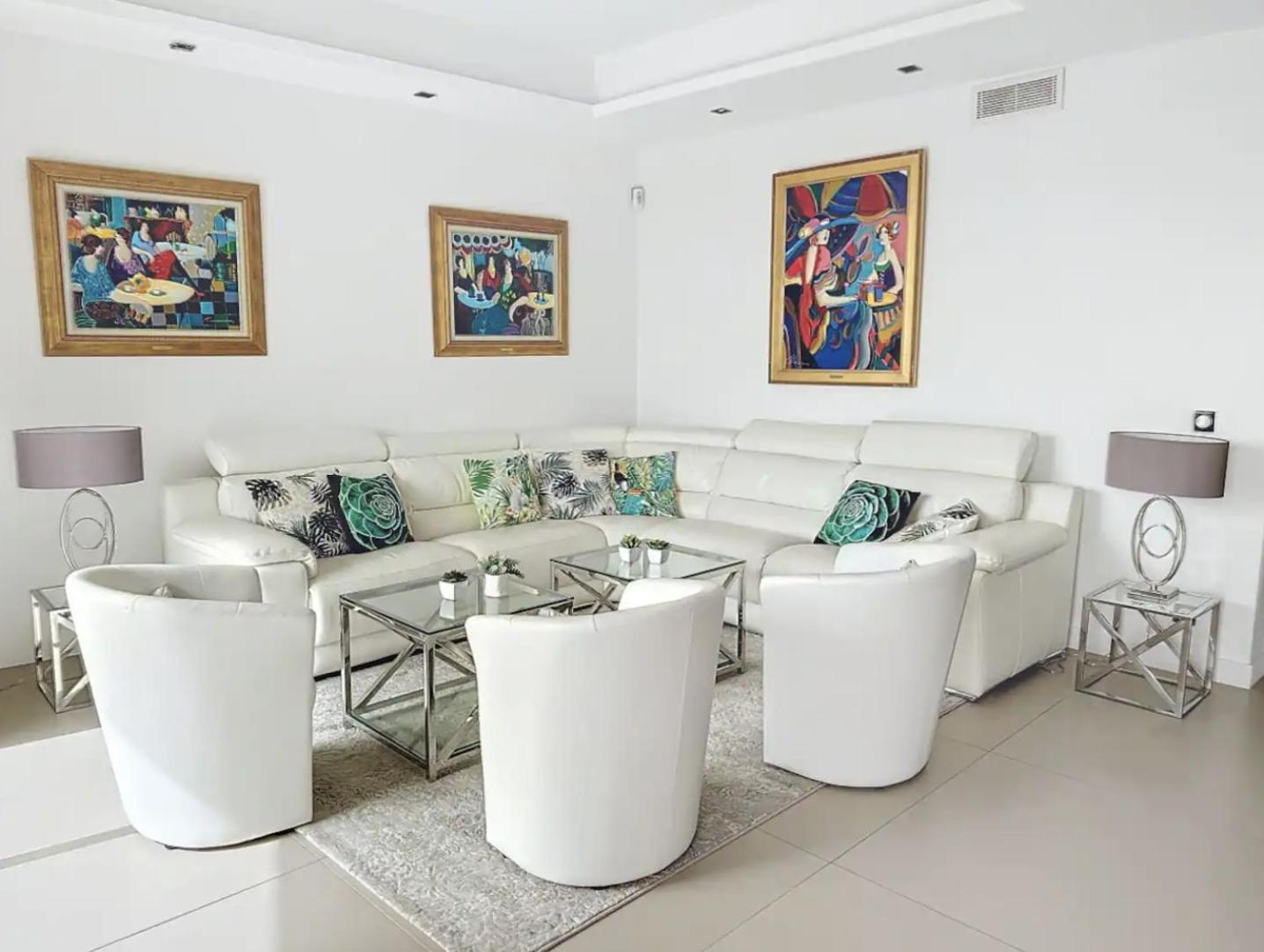 Apartment Luxurious 3-bedroom With Stunning Sea View *