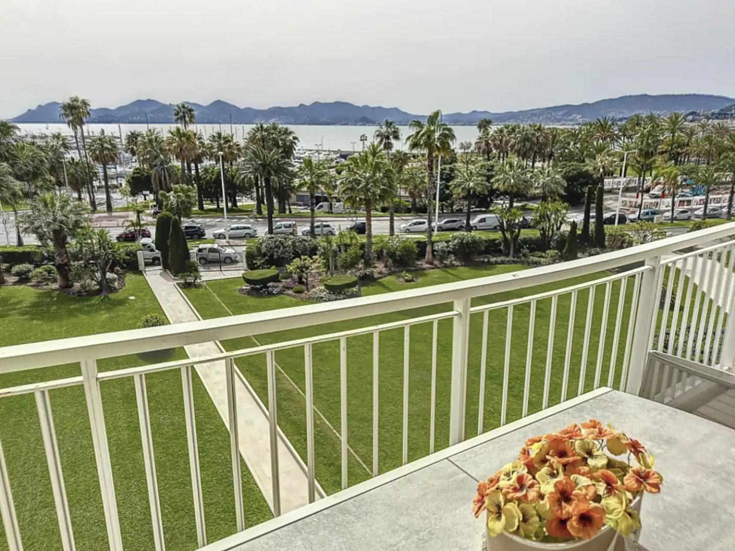 Apartment Luxurious 3-bedroom With Stunning Sea View Cannes