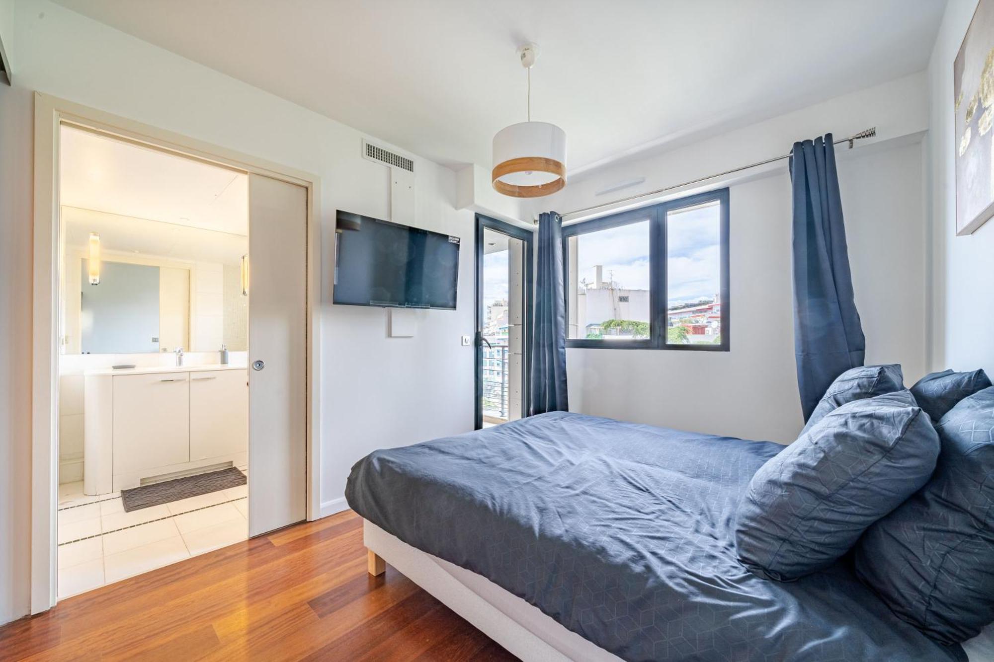 Carlton Riviera -