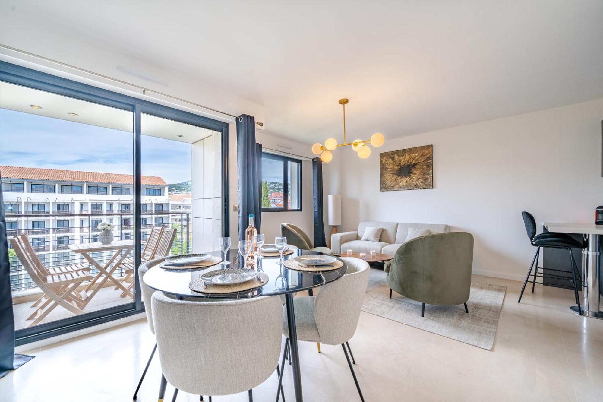 Carlton Riviera - Apartment *