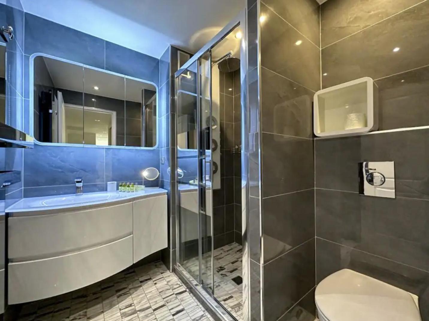 Modern 3 Bedroom Flat With Balcony Cannes