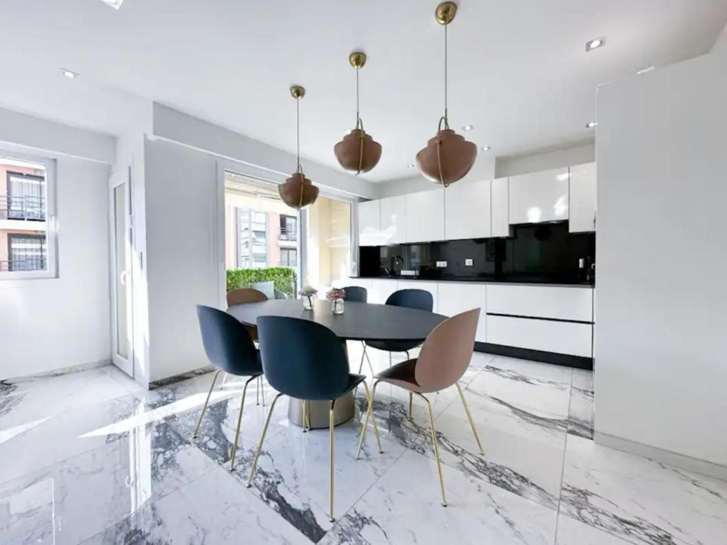 Modern 3 Bedroom Flat With Balcony Apartment Cannes