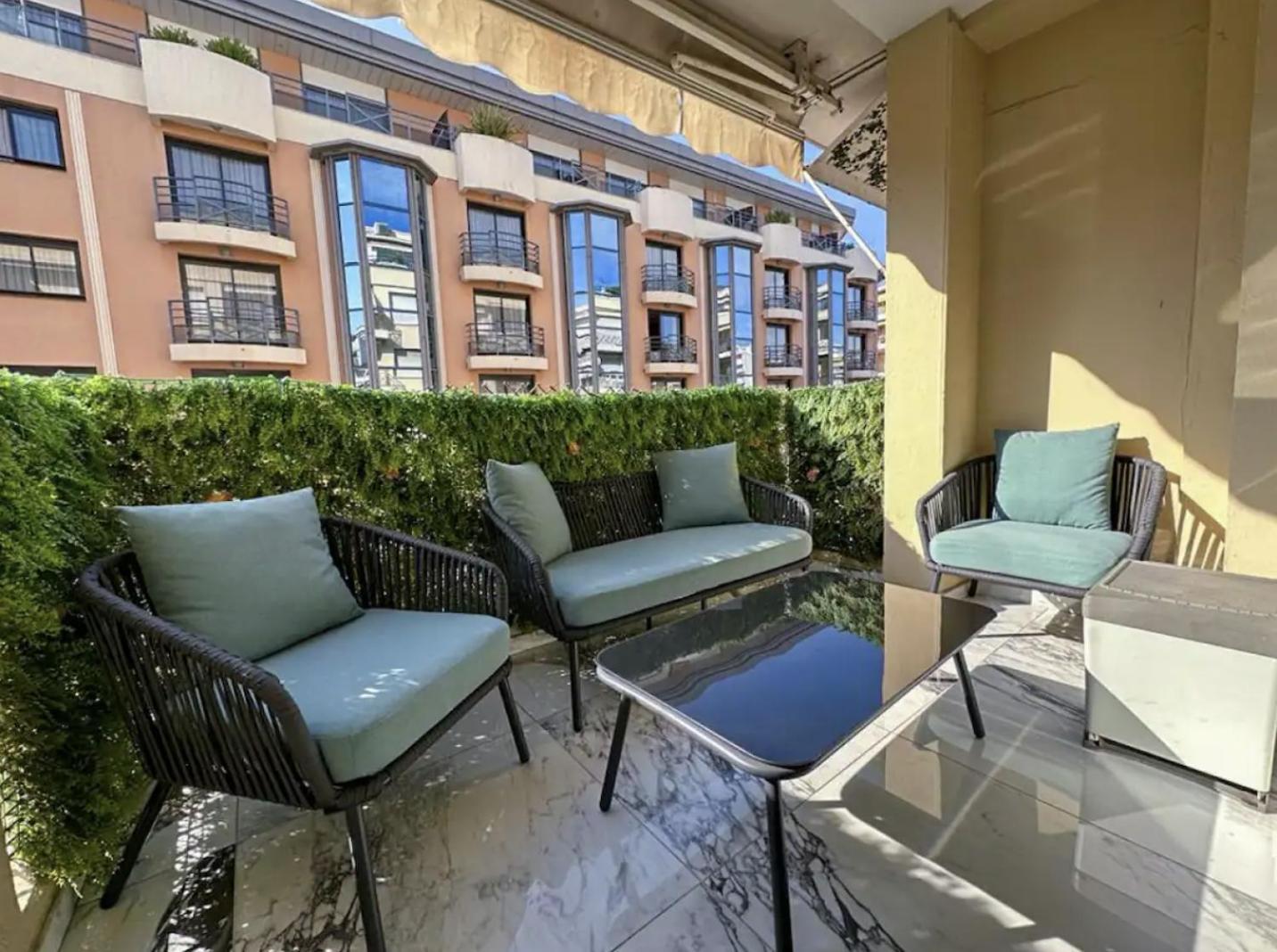 Modern 3 Bedroom Flat With Balcony Apartment *