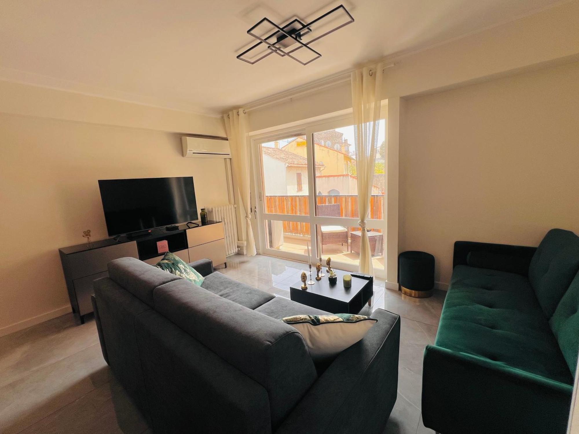 Les Arenes - Centre, 2 Pieces Recemment Renove De 45 M2 Avec Sa Terrasse De 10 M2 * Cannes