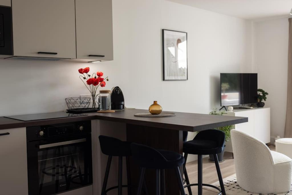 Adorable 2p Avec Piscine Apartamento *