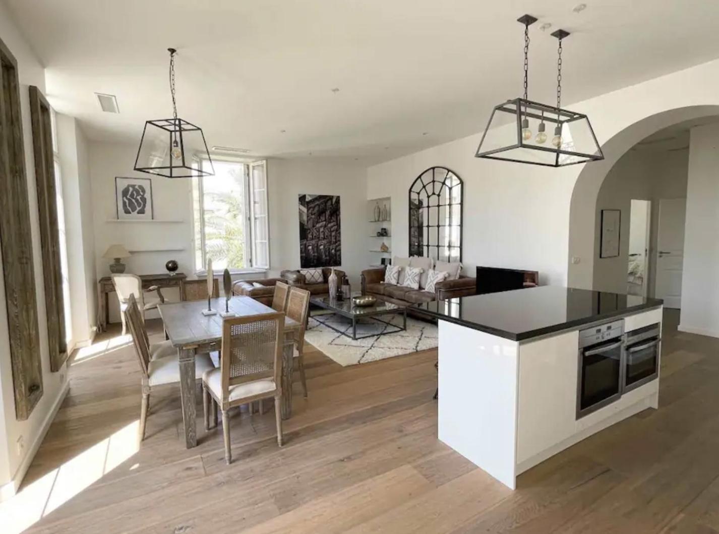 Beautifully Renovated 3 Bedroom In The Heart Of