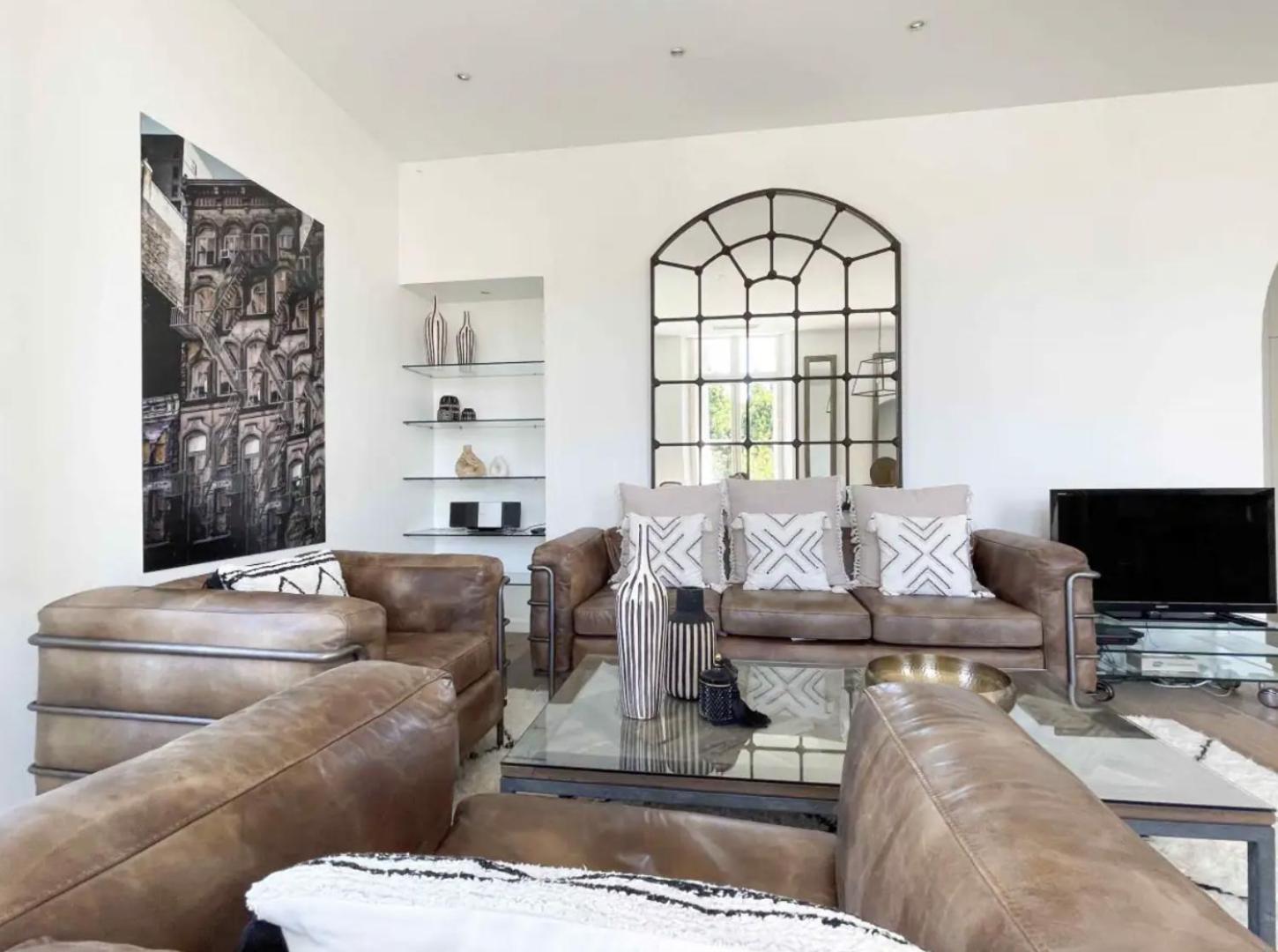 Beautifully Renovated 3 Bedroom In The Heart Of