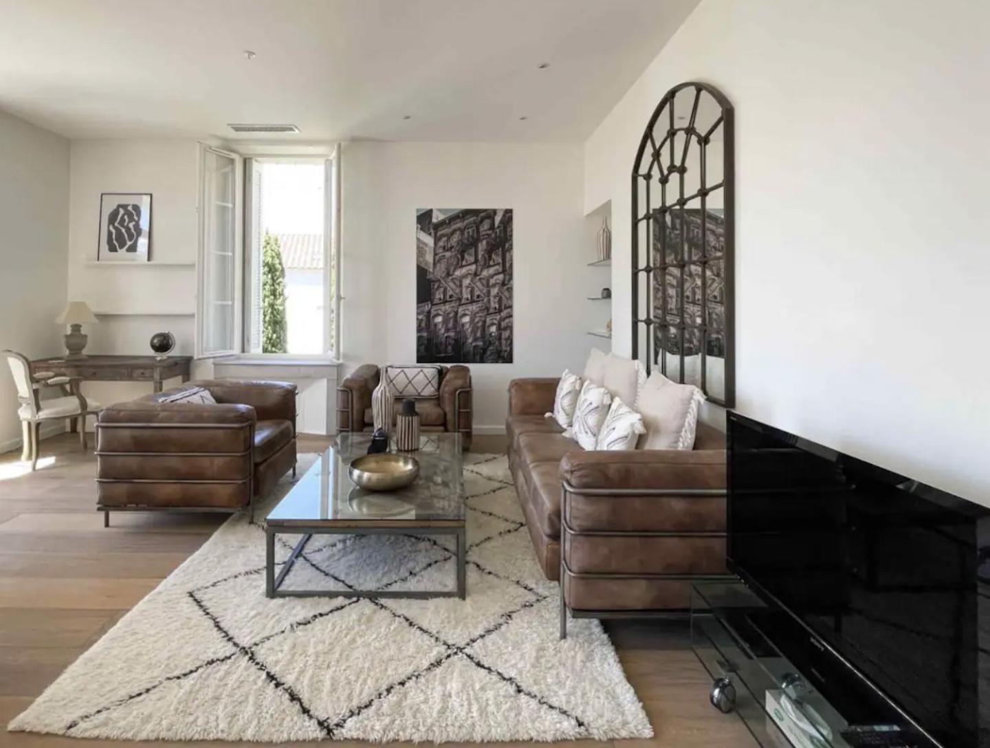 Apartment Beautifully Renovated 3 Bedroom In The Heart Of Cannes