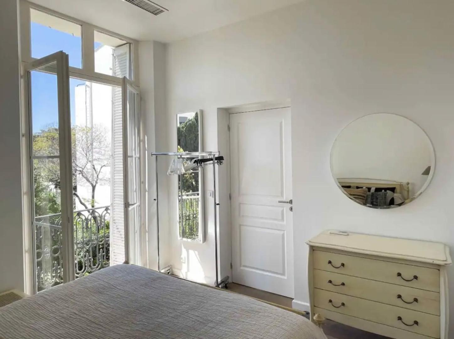 Beautifully Renovated 3 Bedroom In The Heart Of *