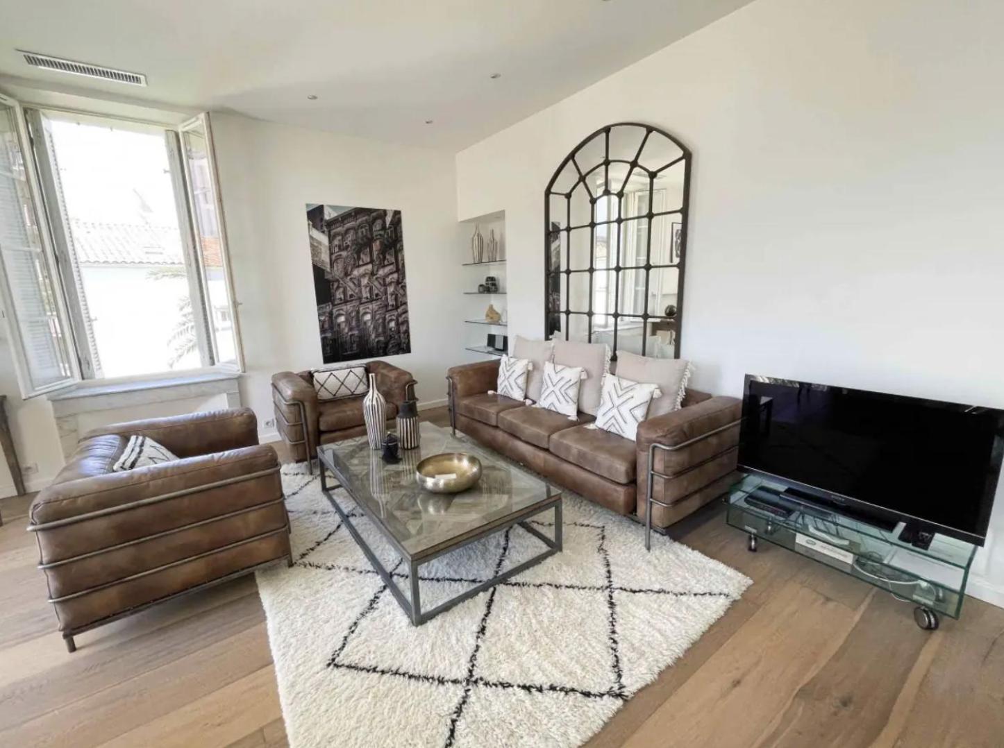 Beautifully Renovated 3 Bedroom In The Heart Of Cannes