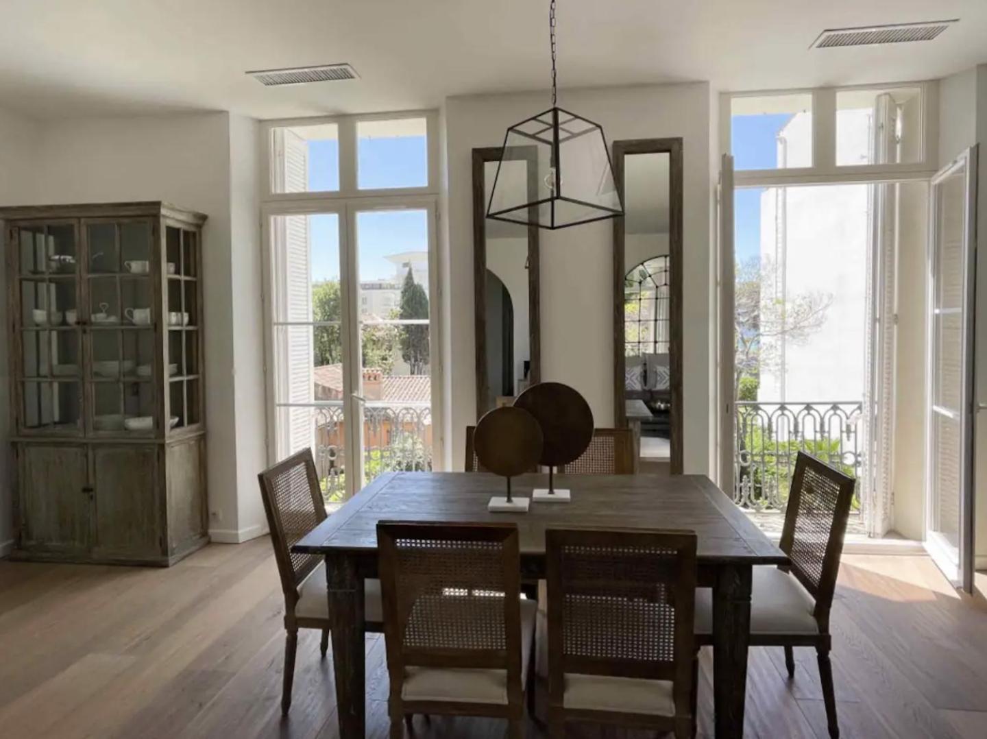 Beautifully Renovated 3 Bedroom In The Heart Of