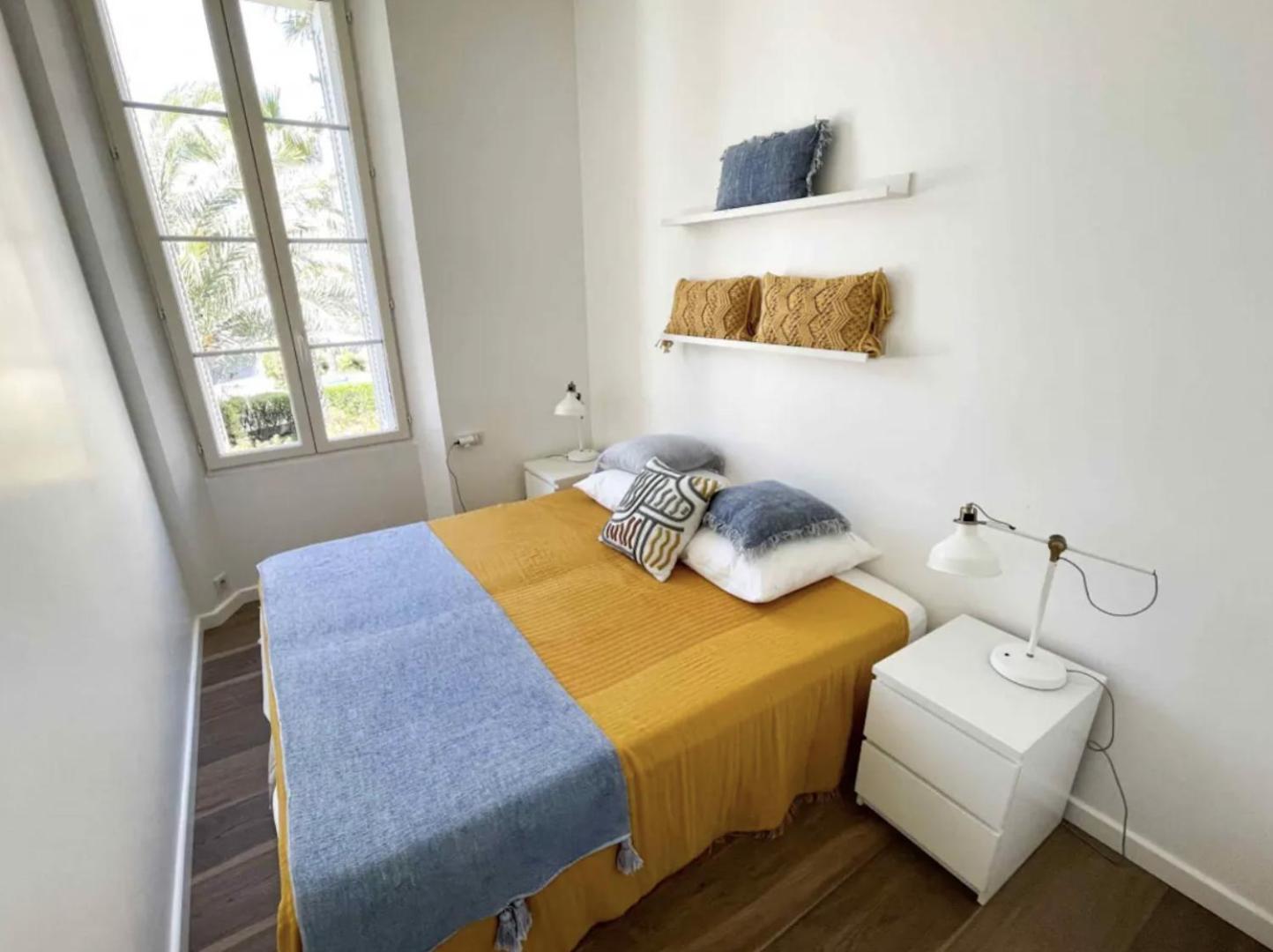 Beautifully Renovated 3 Bedroom In The Heart Of Apartment Cannes